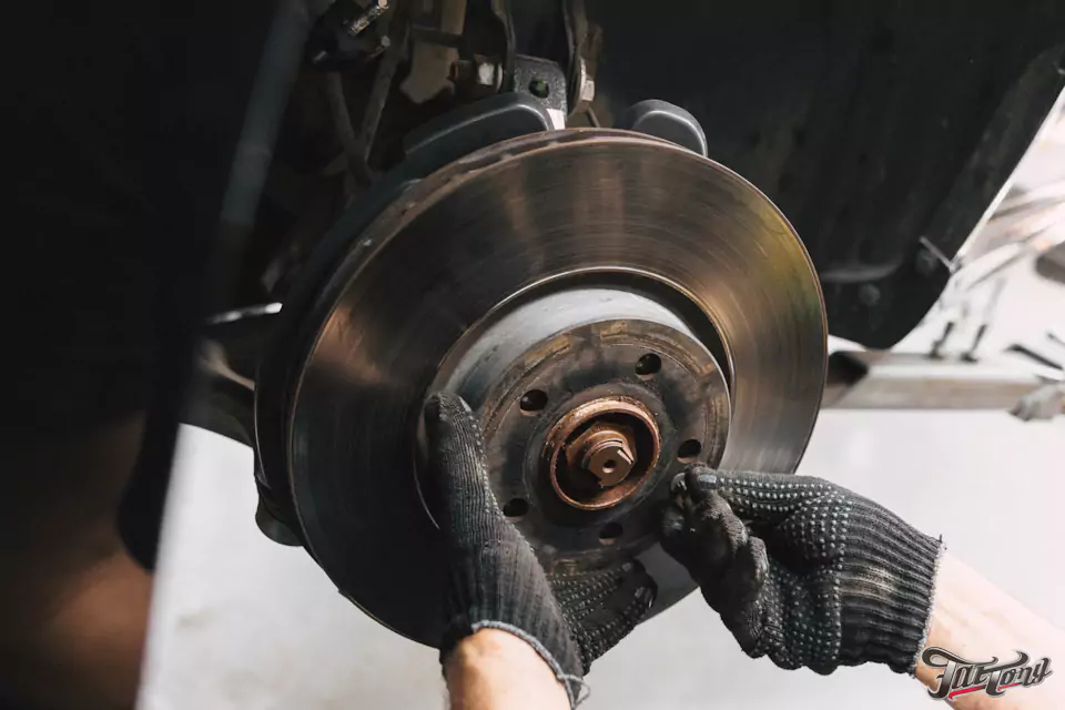 Апгрейд для Mercedes V-Class: установили усиленную тормозную систему Brembo на переднюю ось